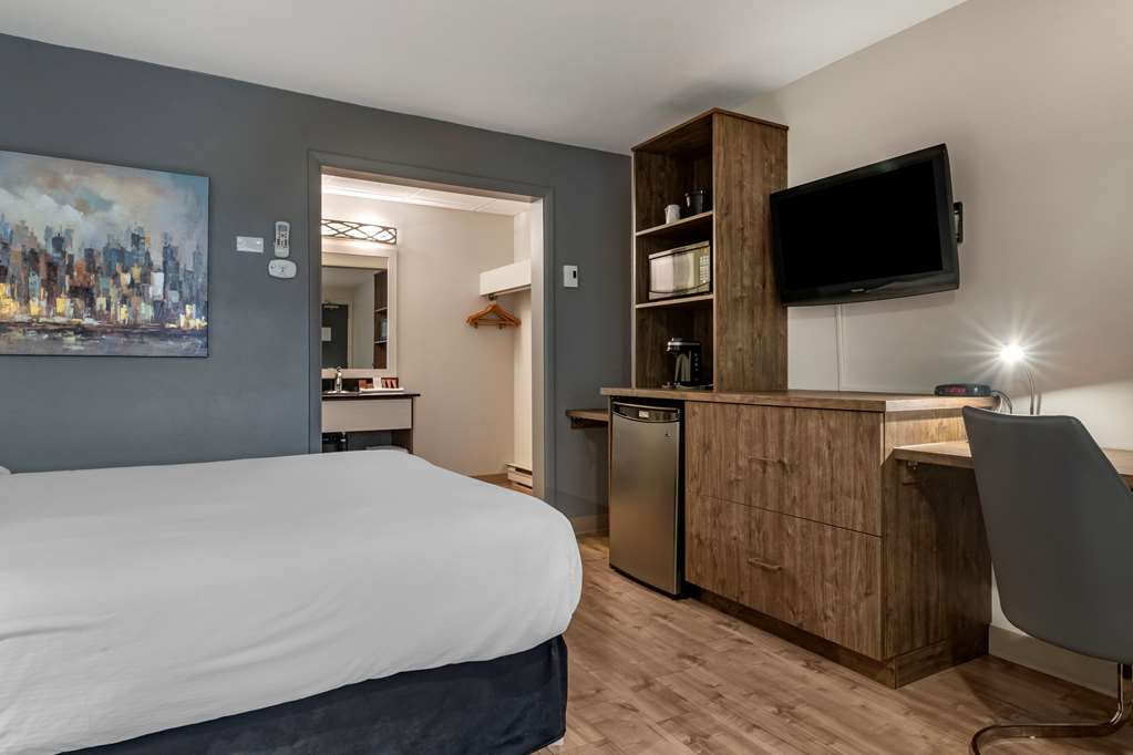 Queen Separate Building Dannys Suites, SureStay Collection By Best Western Beresford (506)546-6621