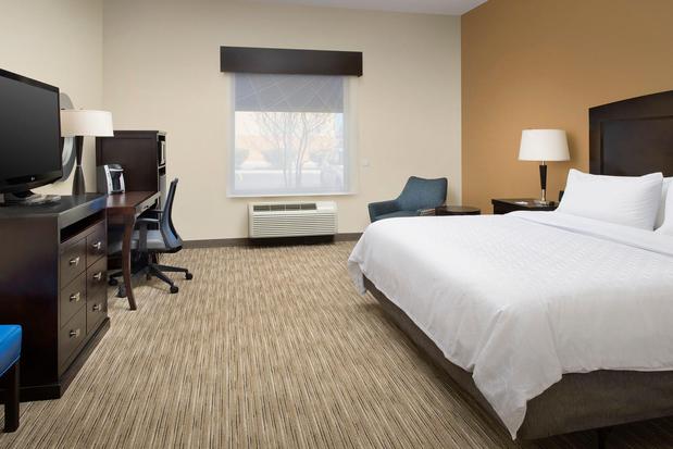 Images Holiday Inn Express & Suites Uvalde, an IHG Hotel