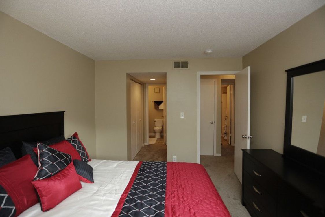 University Villa Apartments Photo