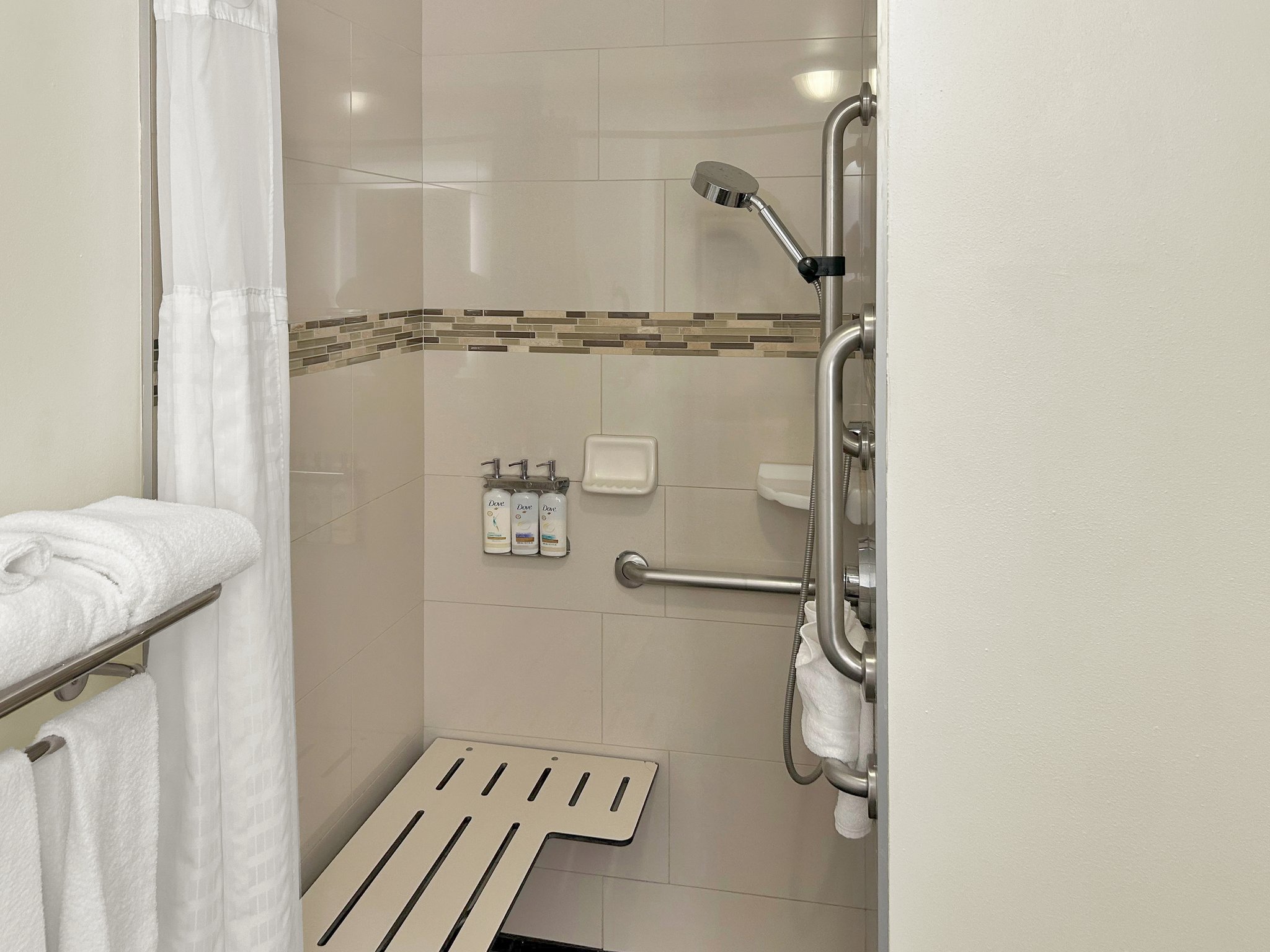 Holiday Inn Express & Suites Carpinteria by IHG Image