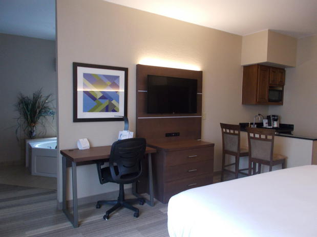 Images Holiday Inn Express & Suites Miami, an IHG Hotel