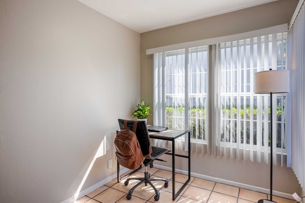 Images Solis Isla Vista