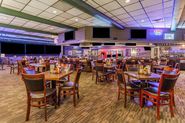 Images Holiday Inn Rockford(I-90&Rt 20/State St) by IHG