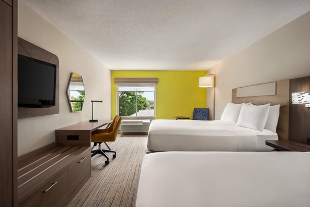 Images Holiday Inn Express & Suites Fredericksburg by IHG