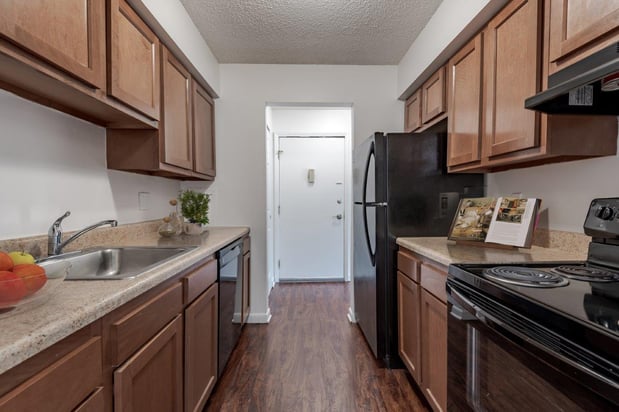 Images Creek Hill Apartment Homes