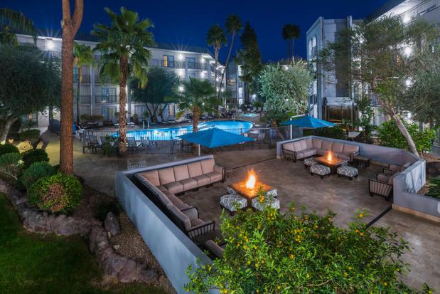 Images Holiday Inn & Suites Phoenix Airport North by IHG