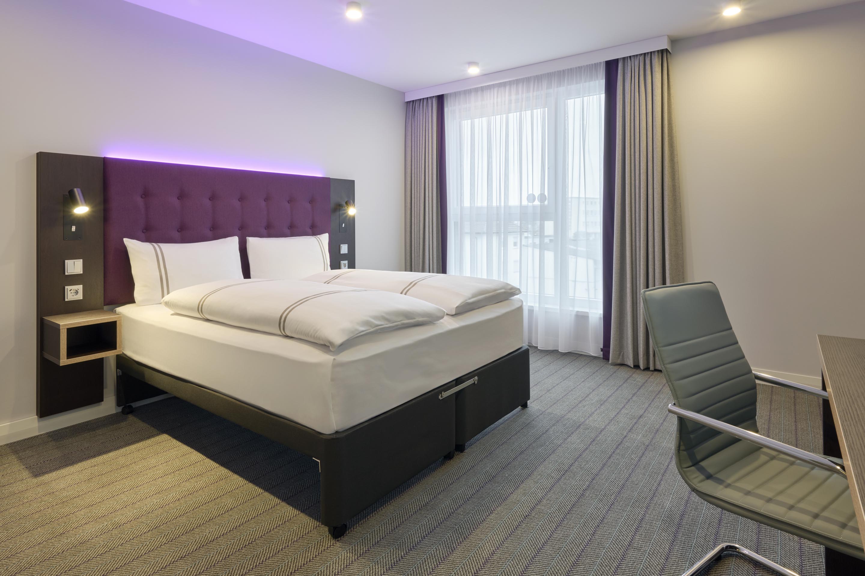 Premier Inn Stuttgart Zuffenhausen Hotel, Strohgäustraße 11 in Stuttgart