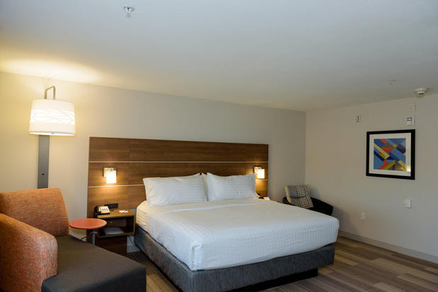 Images Holiday Inn Express & Suites McKinney - Frisco East by IHG