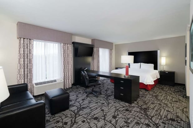 Images Hampton Inn & Suites Roanoke Airport