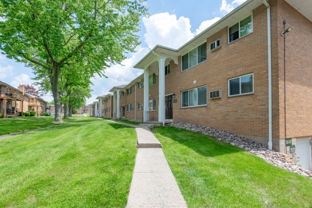 Images Creek Hill Apartment Homes