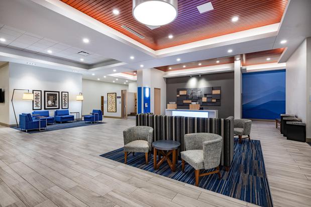 Images Holiday Inn Express & Suites Lincoln Downtown by IHG