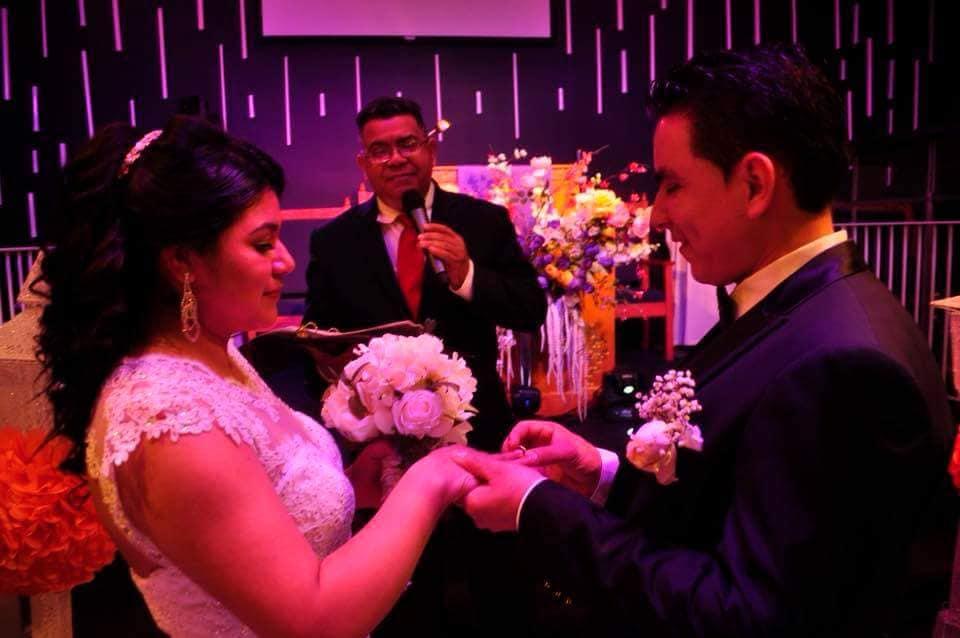 Pastor Efrain Reyes Civil Weddings & Religious Ceremonies Photo