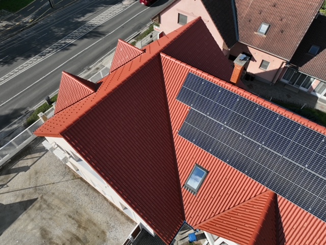 Images HORGAS TETŐ - Ácsmunka - Tetőfedés - Gépi fújt Szigetelés - Kompakt Lemez burkolás