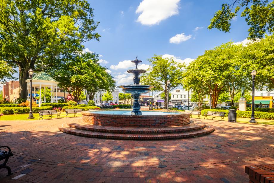 Grab a bite or shop at local boutiques at nearby Marietta Square