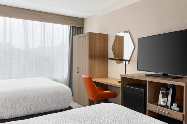 Images Holiday Inn Express & Suites Evansville Downtown by IHG