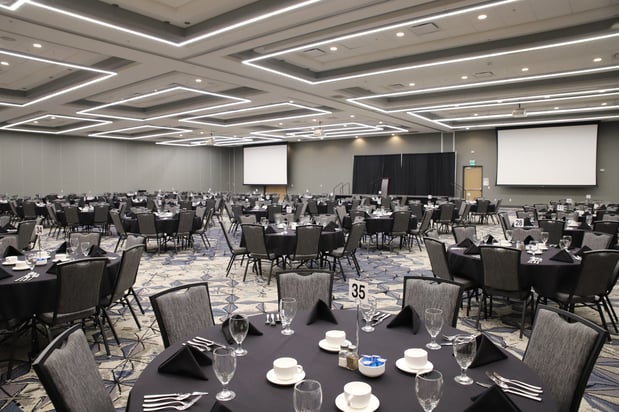 Images Holiday Inn & Suites Cedar Falls-Waterloo Event Ctr by IHG