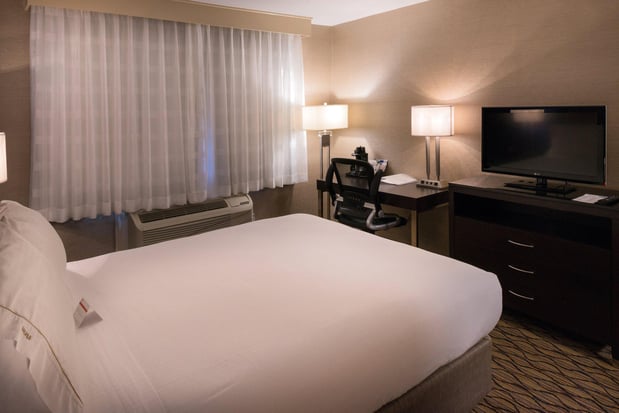 Images Holiday Inn Express & Suites Pasadena - Los Angeles by IHG