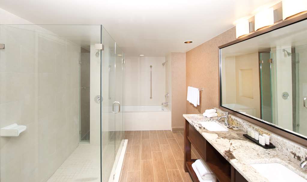Guest room bath