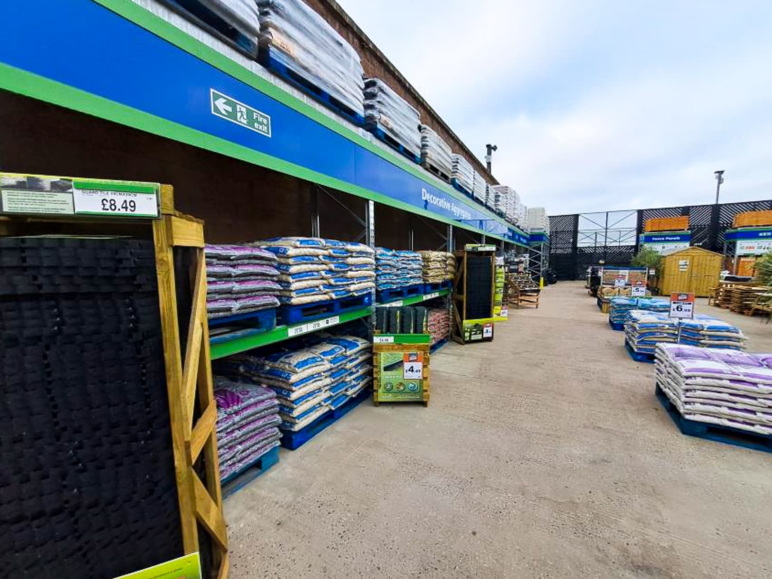 Images B&M Home Store with Garden Centre