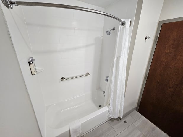 Images Holiday Inn Express & Suites Cincinnati-Blue Ash by IHG