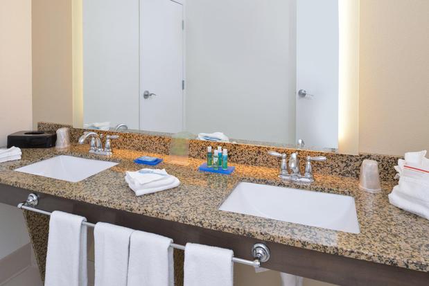 Images Holiday Inn Express & Suites Pocatello by IHG