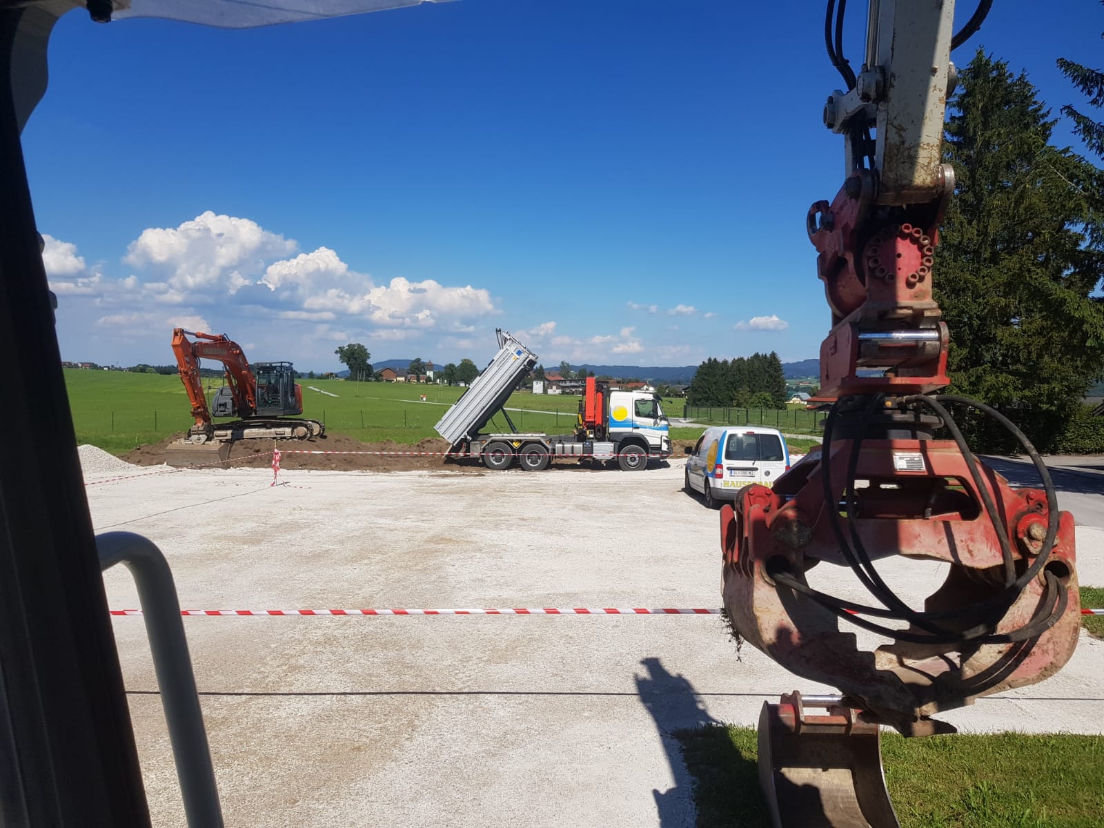 Bild 3 von Hauserbauer Transport & Erdbau GmbH