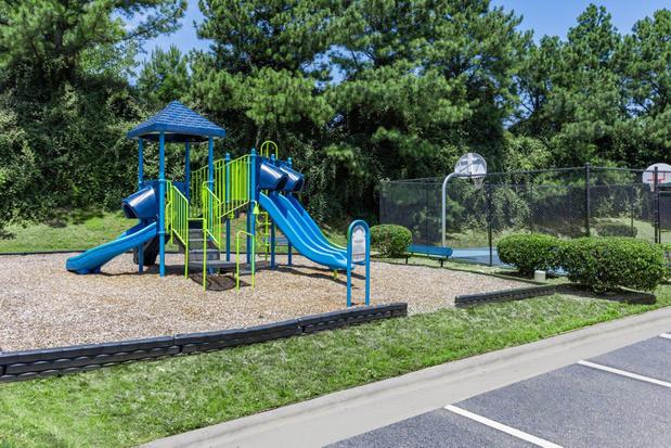 Images Parkway Station Apartment Homes