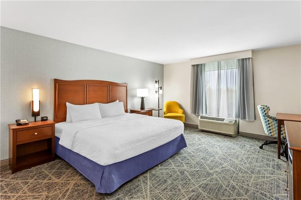 Images Hampton Inn - DeKalb (Near the University)