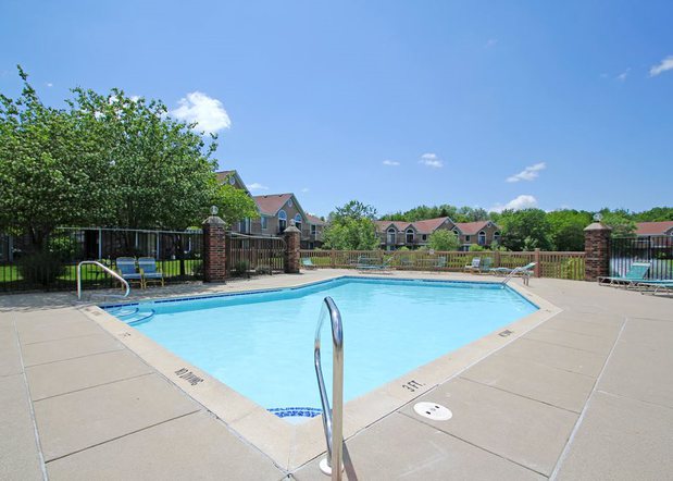 Images Hampton Lakes Apartments