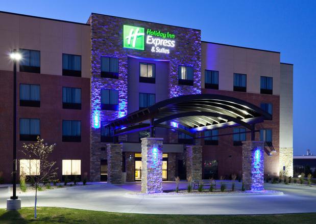 Images Holiday Inn Express & Suites Fort Dodge by IHG