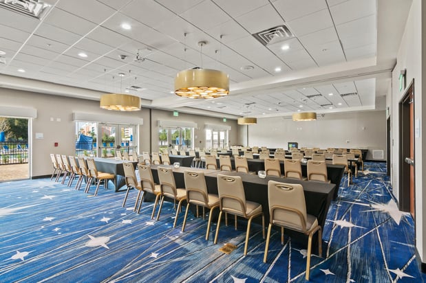 Images Holiday Inn Express & Suites Orlando - Lake Buena Vista by IHG