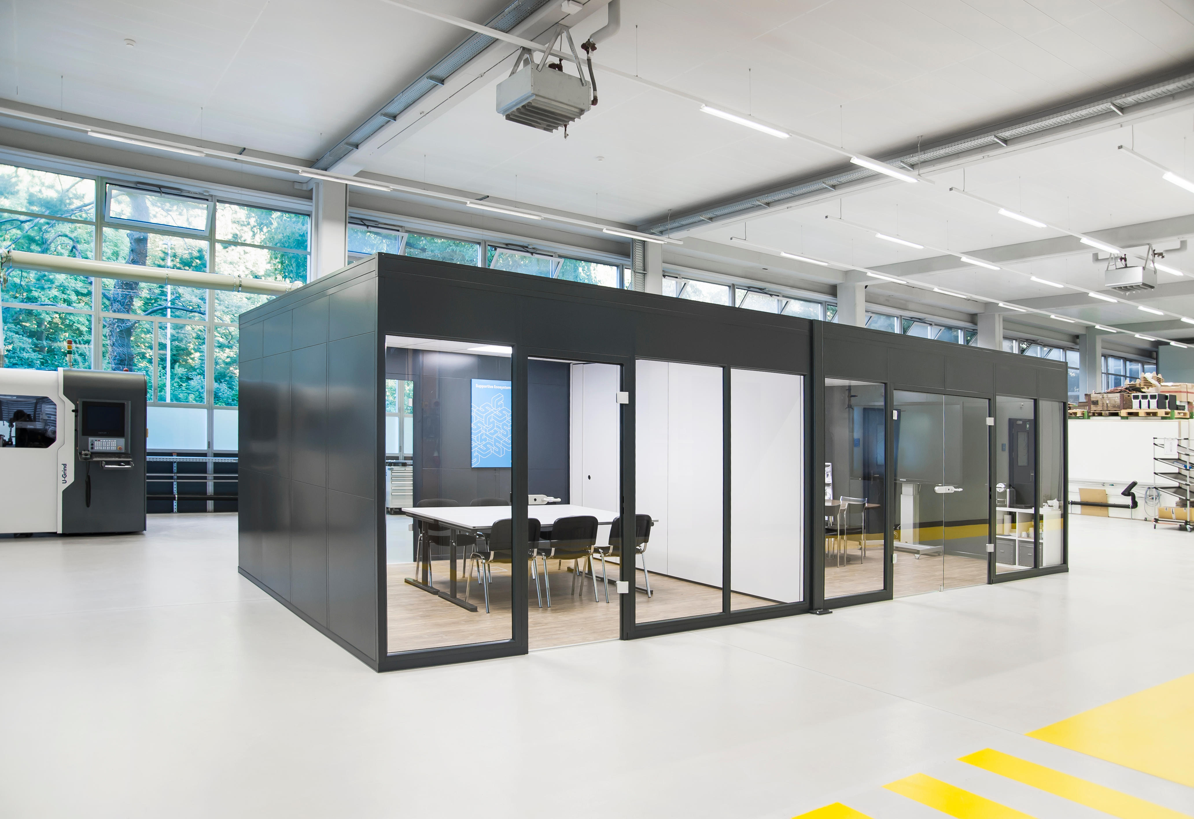 Strausak AG, Solothurnstrasse 136 in Biel/Bienne