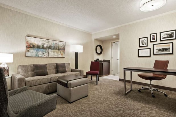 Images Embassy Suites by Hilton Chicago North Shore Deerfield