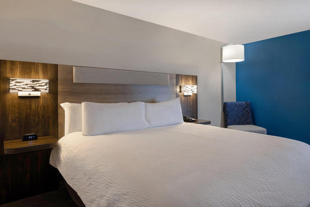 Images Holiday Inn Express & Suites Central Omaha by IHG
