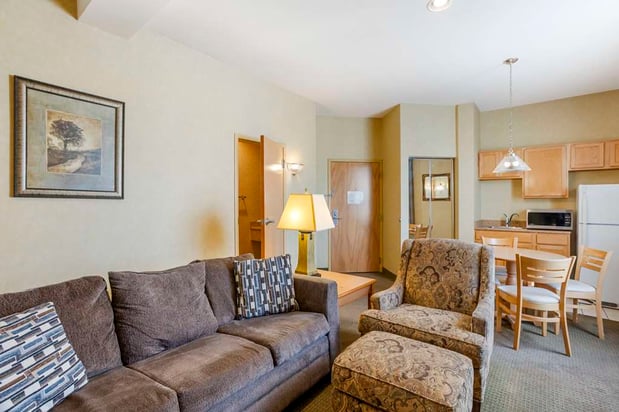 Images Best Western Plus Revere Inn & Suites
