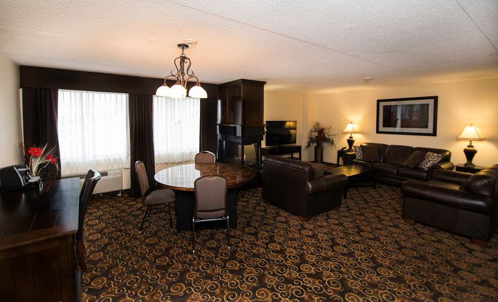 Best Western Plus Dryden Hotel & Conference Centre in Dryden: Governors King Suite
