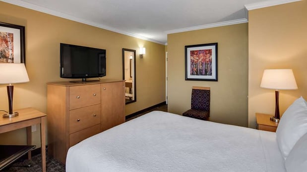 Images Best Western Plus Windjammer Inn & Conference Center