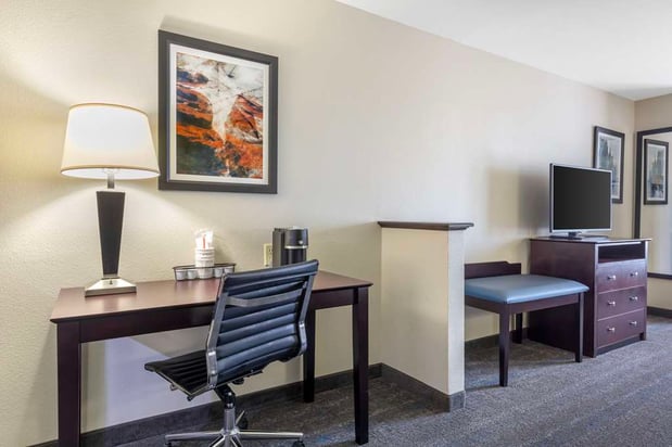 Images Best Western Plus Mansfield Inn & Suites