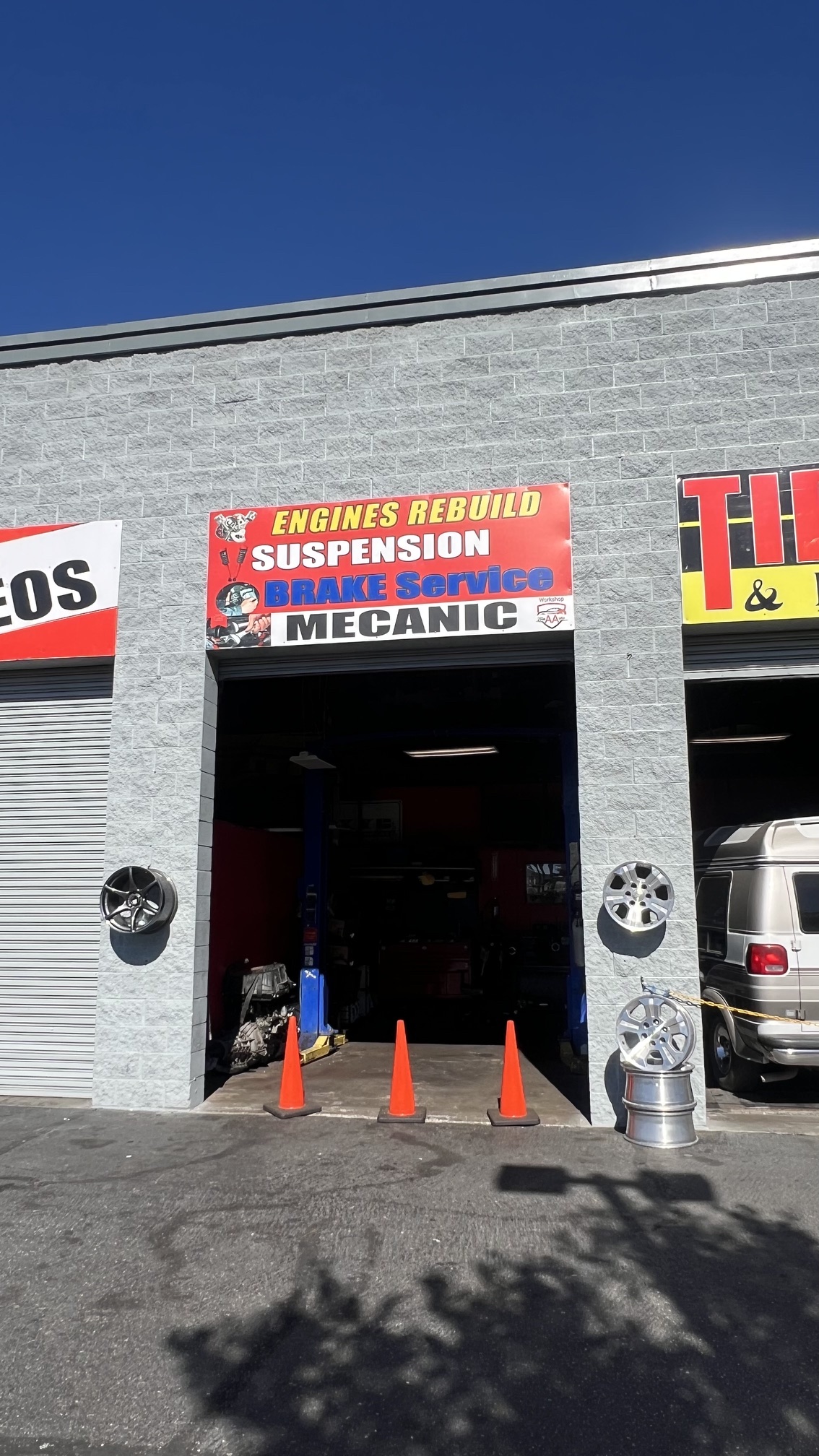 2BleAAuto Mechanic - outside of autoshop 