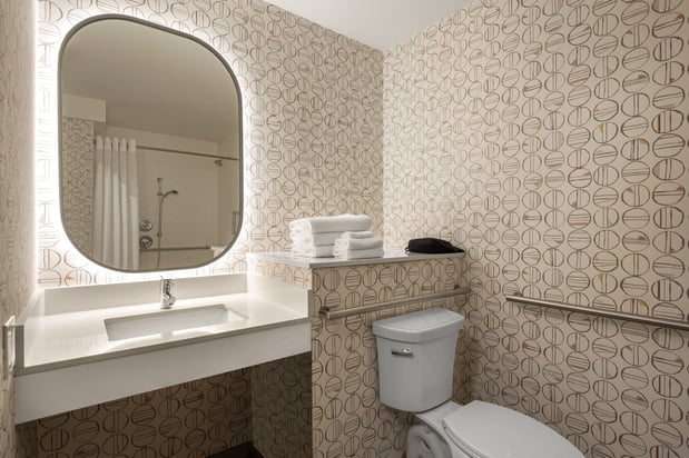 Images Holiday Inn Ontario by IHG