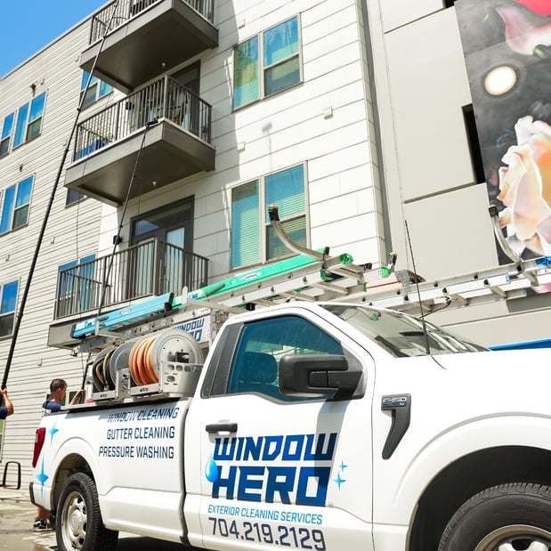 Images Window Hero Charlotte