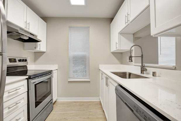 Images 2000 Lake Washington Apartments