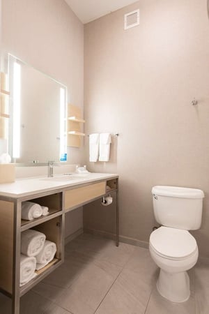Images Hilton Garden Inn Calabasas