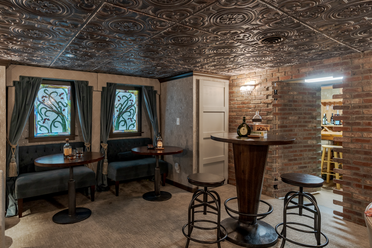 Professionally painted and decorated home interior showcasing Arrow Painting’s design-focused approa 
