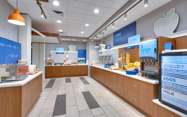 Images Holiday Inn Express & Suites Gainesville I-75 by IHG