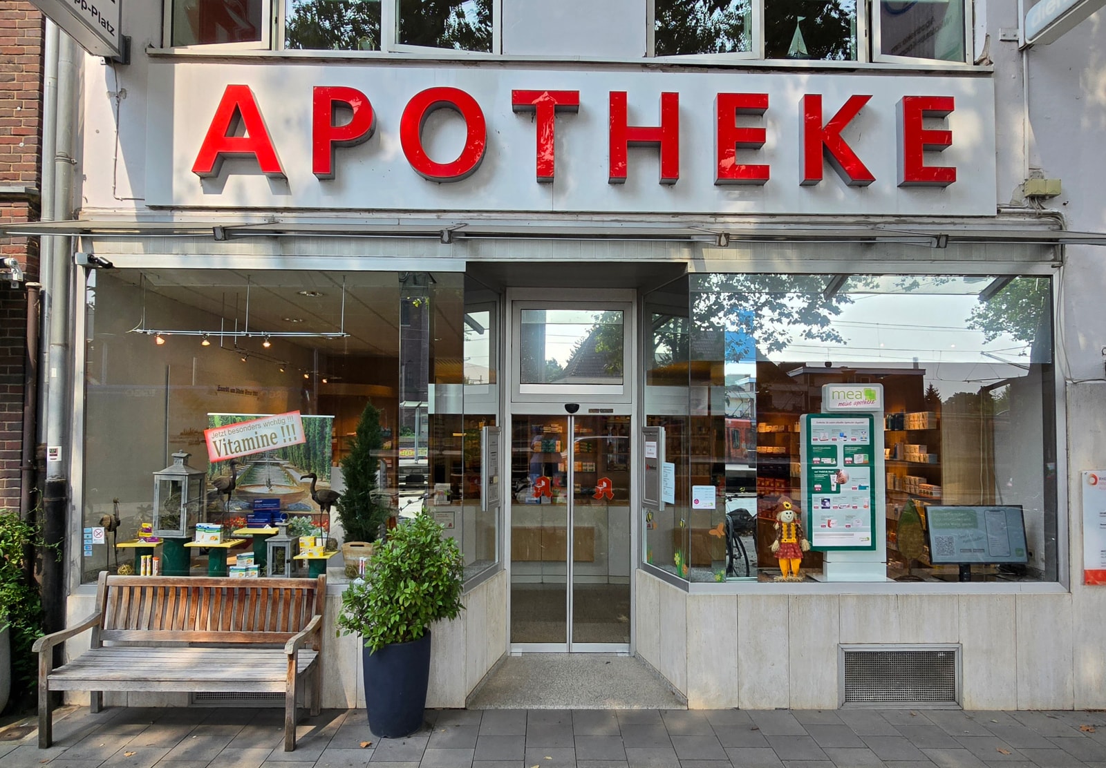 Apotheke am Nikolaus-Knopp-Platz in Düsseldorf - Logo