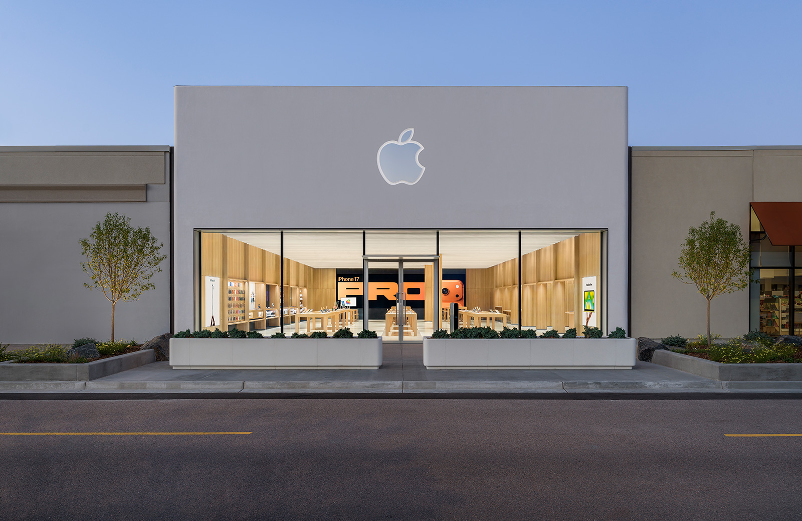 Apple The Promenade Shops at Briargate