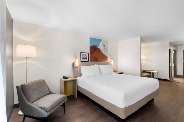 Images Spark by Hilton Calhoun