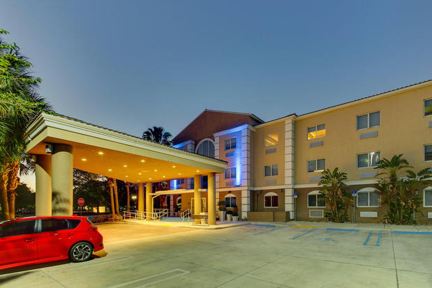 Images Holiday Inn Express West Palm Beach Metrocentre by IHG