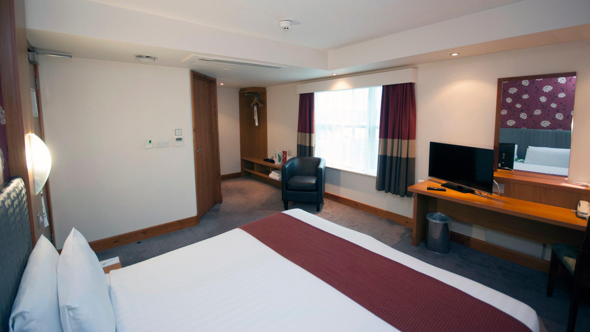 Images Holiday Inn Manchester - Central Park, an IHG Hotel